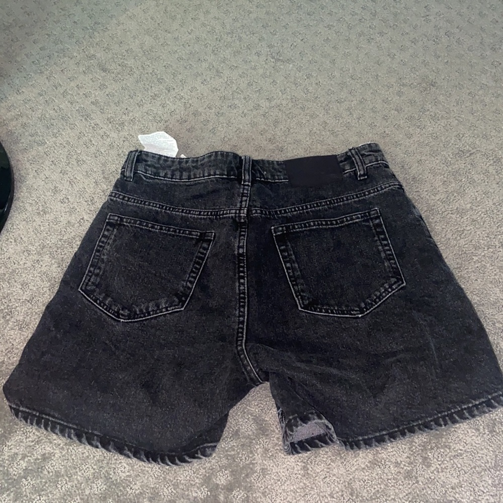 Zara Black High-Waisted Denim Shorts - Picture 4 of 8